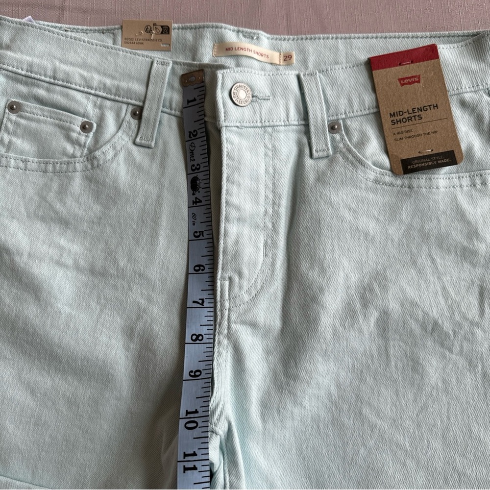 Levi's Women's Mid Length Shorts Mint Green Size 8/29W-NWT 49.00 - Picture 4 of 9